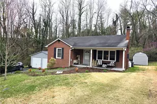 611 Arch St, Mount Airy, NC 27030 - Photo 2