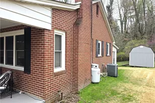 611 Arch St, Mount Airy, NC 27030 - Photo 4