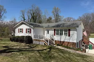 307 Brookview Cir, Jamestown, NC 27282 - Photo 2