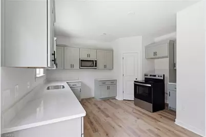 529 Dogwood Circle, High Point, NC 27260 - Photo 8