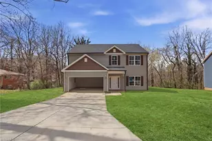 529 Dogwood Cir, High Point, NC 27260 - Photo 2