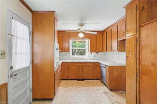 3410 Fern Pl, Greensboro, NC 27408 - Photo 10