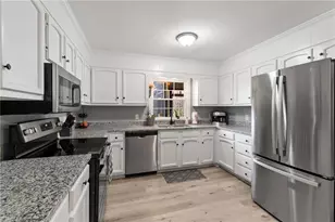 2302 Beaverbrook Dr, Greensboro, NC 27406 - Photo 8