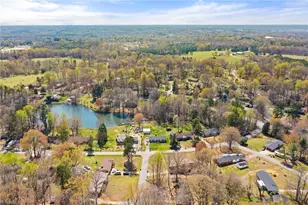 2302 Beaverbrook Dr, Greensboro, NC 27406 - Photo 48