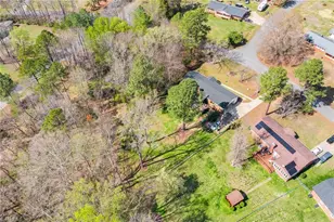 2302 Beaverbrook Dr, Greensboro, NC 27406 - Photo 46