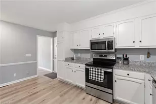 2302 Beaverbrook Dr, Greensboro, NC 27406 - Photo 10