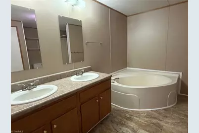 670 Foxwood Road, Madison, NC 27025 - Photo 10