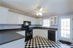 6055 Wind Shadow Ln, Walkertown, NC 27051 - Photo 6