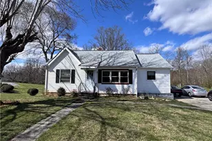 1611 E Pine St, Mount Airy, NC 27030 - Photo 1