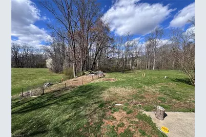 1611 E Pine Street, Mount Airy, NC 27030 - Photo 2