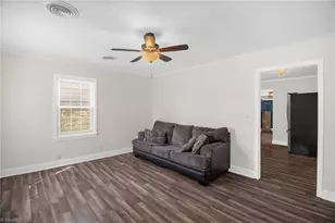 2805 Kentwood St, Greensboro, NC 27405 - Photo 6