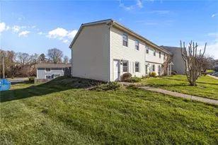 5723 Bramblegate Rd, Greensboro, NC 27409 - Photo 2