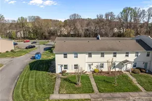 5723 Bramblegate Rd, Greensboro, NC 27409 - Photo 4