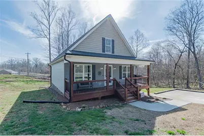 131 Lake Drive 10, Lexington, NC 27292 - Photo 2