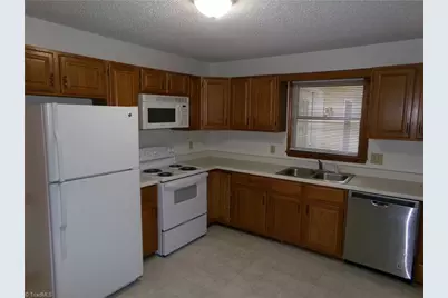 844 Leichester Square Court, Kernersville, NC 27284 - Photo 16