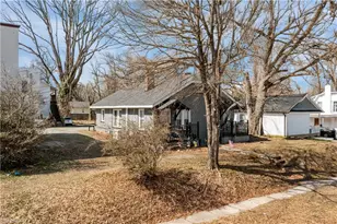 204 Holt St, Burlington, NC 27217 - Photo 2