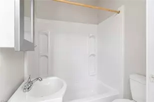 204 Holt St, Burlington, NC 27217 - Photo 8