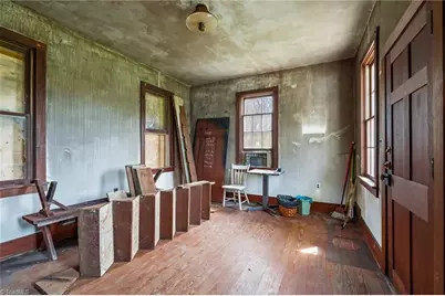 606 E Springfield Road, High Point, NC 27263 - Photo 14