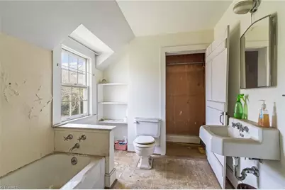 606 E Springfield Road, High Point, NC 27263 - Photo 18