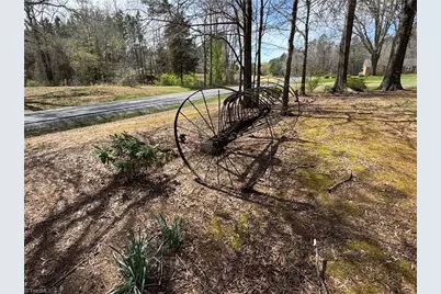 3932 Piney Mountain Road, Walnut Cove, NC 27052 - Photo 10