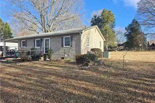 499 Raymond St, Mocksville, NC 27028 - Photo 2