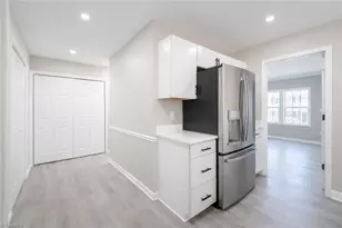 3 Ivyglen Ct, Greensboro, NC 27406 - Photo 10