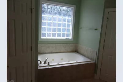 4423 Hunter Oaks Court, High Point, NC 27265 - Photo 18