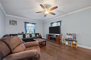 625 Flynn St, Eden, NC 27288 - Photo 6