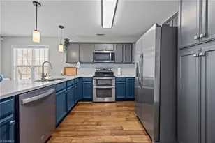 4002 Pepperbush Dr, Greensboro, NC 27405 - Photo 8