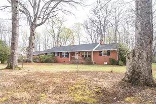 912 Forest Hill Dr, Greensboro, NC 27410 - Photo 2