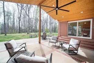 912 Forest Hill Dr, Greensboro, NC 27410 - Photo 38