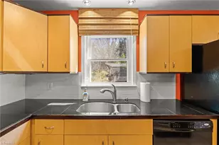 2211 S Hawthorne Rd, Winston-Salem, NC 27103 - Photo 14