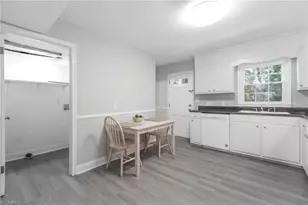 22 Forsyth St, Thomasville, NC 27360 - Photo 6