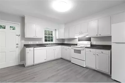 22 Forsyth Street, Thomasville, NC 27360 - Photo 8