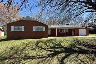 831 Delmonte Dr, Winston-Salem, NC 27106 - Photo 1