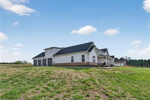 138 Arthur Needham Rd, Pilot Mountain, NC 27041 - Photo 4