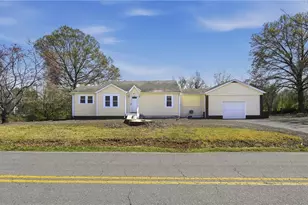 4585 Oak Ridge Dr, Winston-Salem, NC 27105 - Photo 2