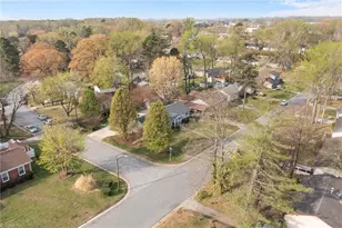 2501 Laramie Dr, Greensboro, NC 27406 - Photo 6