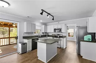 5460 Angel Oaks Dr, Winston-Salem, NC 27105 - Photo 10