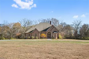 375 Howardtown Cir, Mocksville, NC 27028 - Photo 2