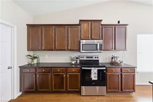 5905 Laurel Creek Ct, Greensboro, NC 27405 - Photo 6