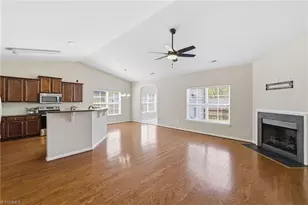 5905 Laurel Creek Ct, Greensboro, NC 27405 - Photo 4