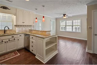 260 S Boyles Street, Pilot Mountain, NC 27041 - Photo 14