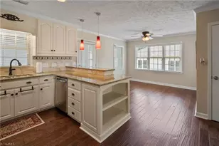 260 S Boyles St, Pilot Mountain, NC 27041 - Photo 14