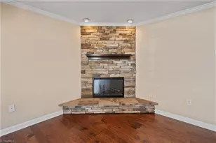 260 S Boyles St, Pilot Mountain, NC 27041 - Photo 6