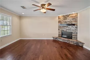 260 S Boyles St, Pilot Mountain, NC 27041 - Photo 4