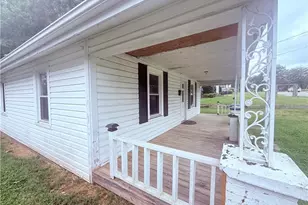 213 W Decatur St, Madison, NC 27025 - Photo 4