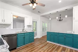 3922 Pondfield Ct, Greensboro, NC 27410 - Photo 12