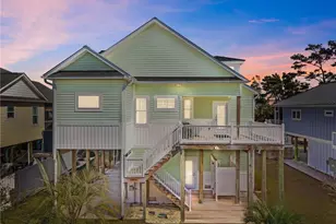 111 SE 44th St, Oak Island, NC 28465 - Photo 2