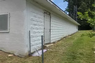 127 College St, Thomasville, NC 27360 - Photo 2